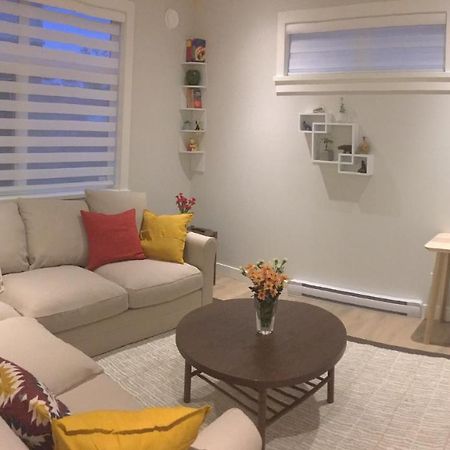 Mollys Cottage-The Suite On Vancouver Island Near Yyj Airport And The Wa And Bc Ferries North Saanich Zewnętrze zdjęcie