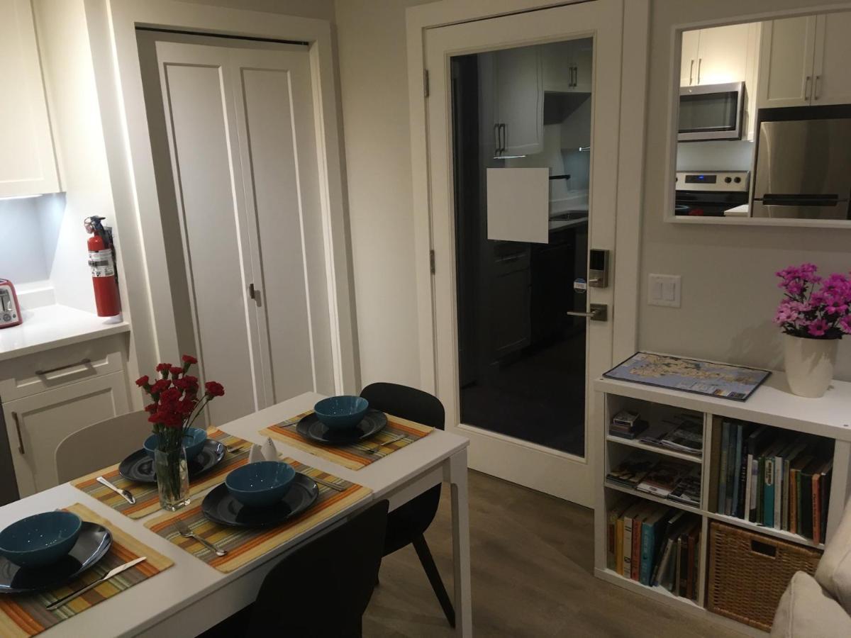 Mollys Cottage-The Suite On Vancouver Island Near Yyj Airport And The Wa And Bc Ferries North Saanich Zewnętrze zdjęcie