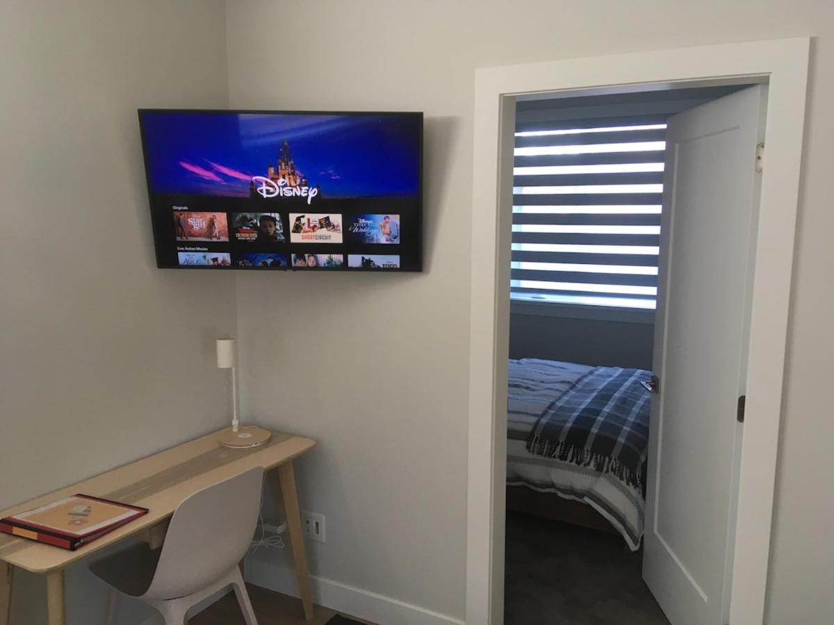 Mollys Cottage-The Suite On Vancouver Island Near Yyj Airport And The Wa And Bc Ferries North Saanich Zewnętrze zdjęcie