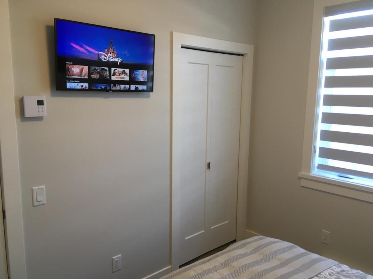 Mollys Cottage-The Suite On Vancouver Island Near Yyj Airport And The Wa And Bc Ferries North Saanich Zewnętrze zdjęcie