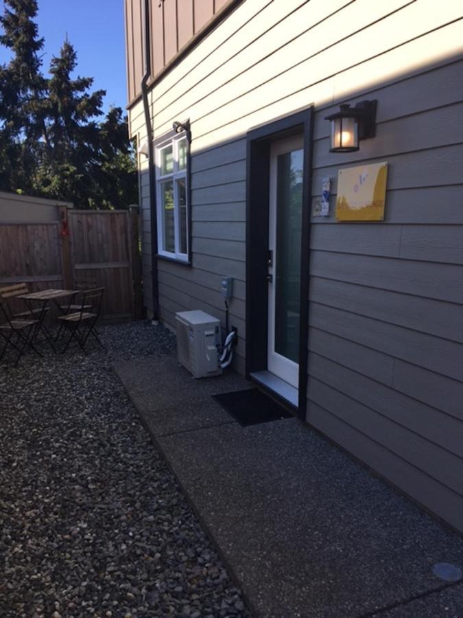 Mollys Cottage-The Suite On Vancouver Island Near Yyj Airport And The Wa And Bc Ferries North Saanich Zewnętrze zdjęcie